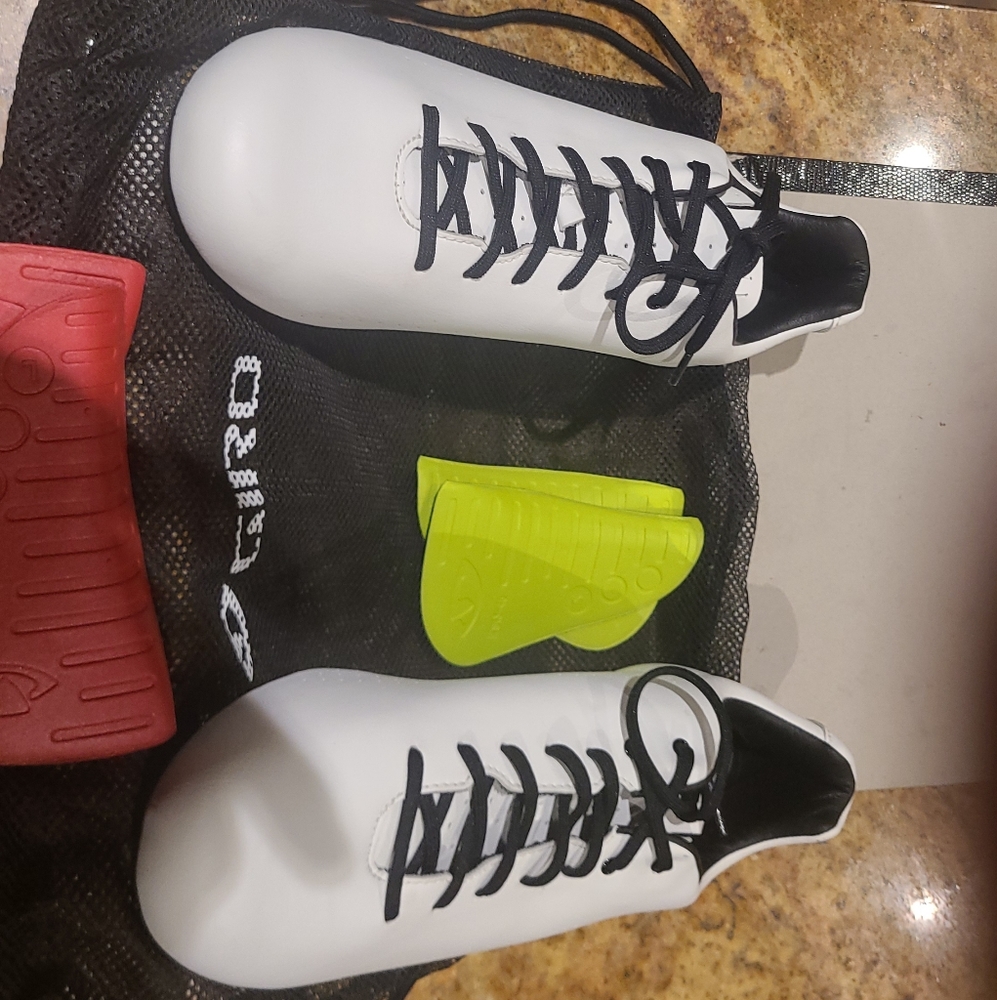 mens Giro Italian cycling shoes.  Size 13  white leather, 2 sets of pads, bag.